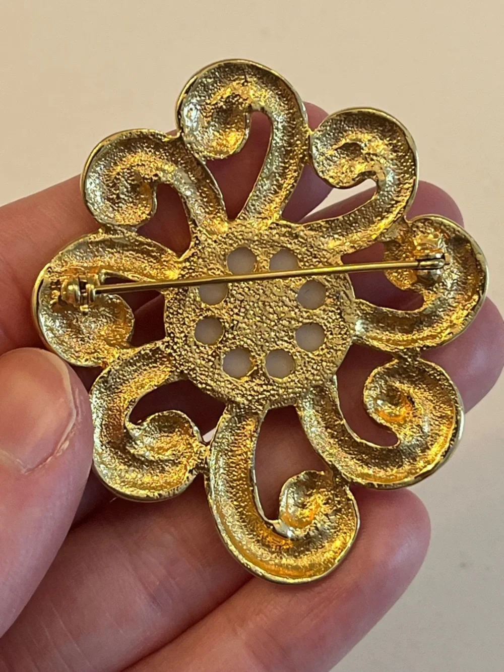 Gold Tone Swirl Brooch with Center faux Pearl